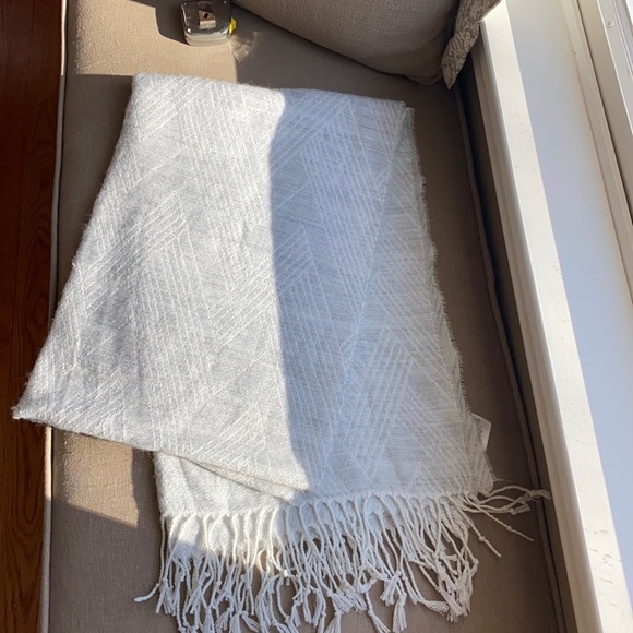 H&M Pale Grey/Silver Scarf NEW - Picture 1 of 5